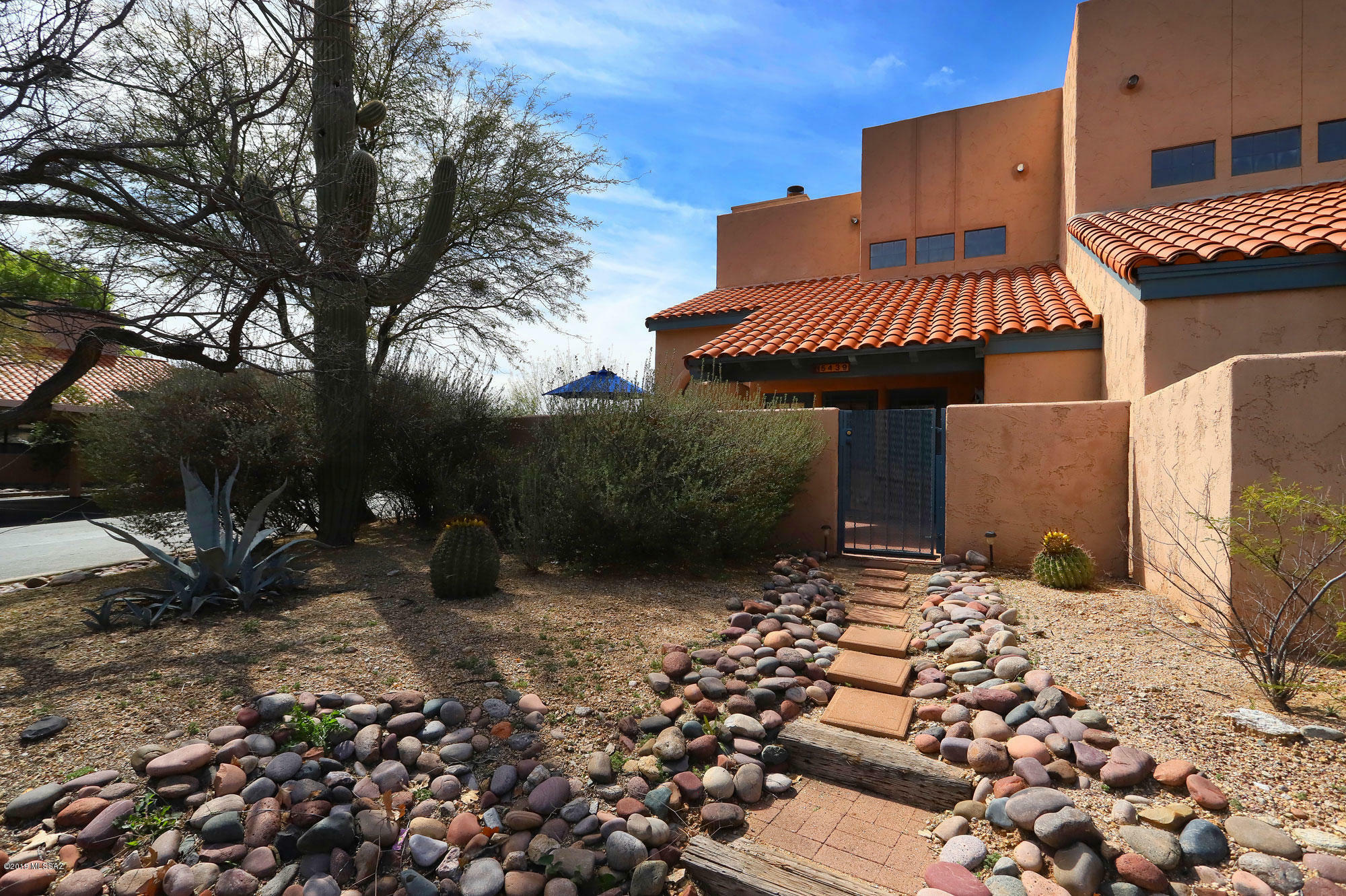 Property Photo:  5439 N Via Del Arbolito  AZ 85750 