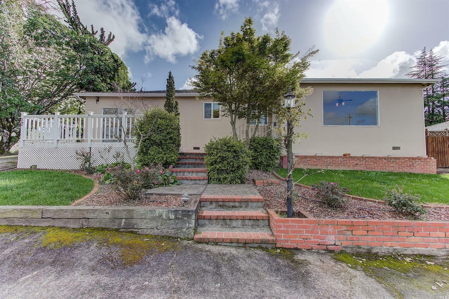 Property Photo:  17 Cleveland Lane  CA 94952 