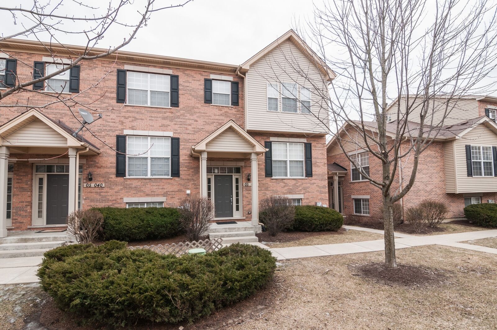 Property Photo:  0S044 Kerry Court  IL 60190 