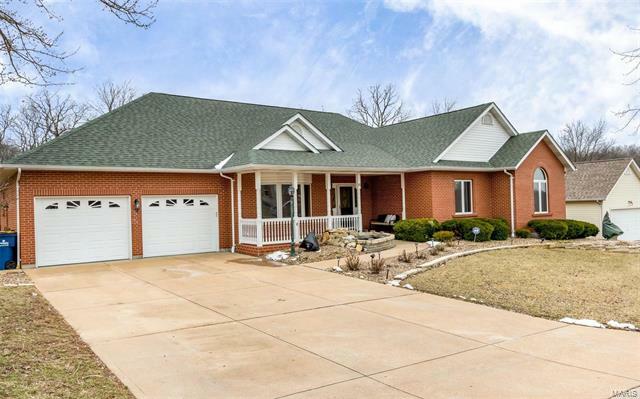 Property Photo: 65 Ashford Pl 63028