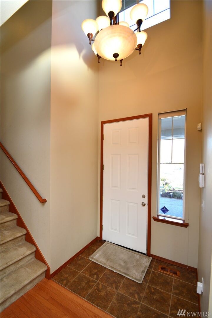 Property Photo:  217 Eastgate Ave N  WA 98047 