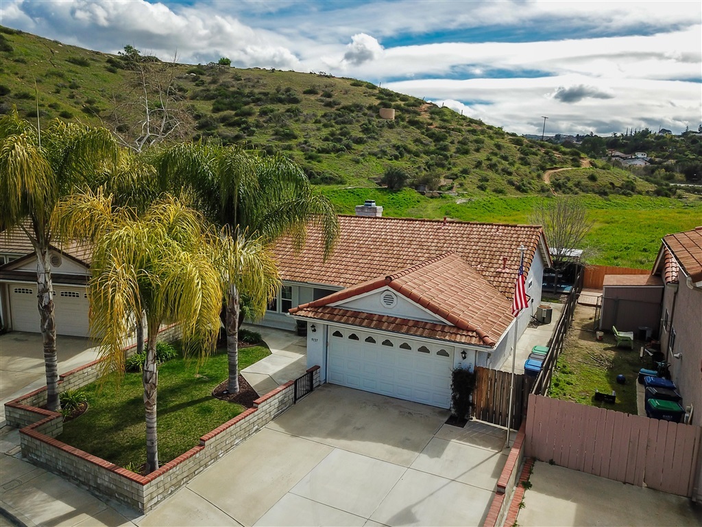 Property Photo:  9137 Sinsonte Lane  CA 92040 