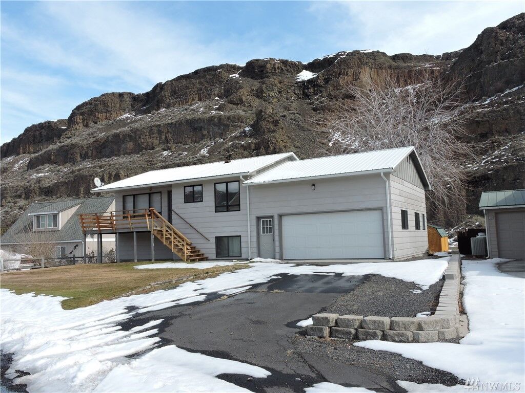 Property Photo: 461 Hunter Ave SW WA 98848