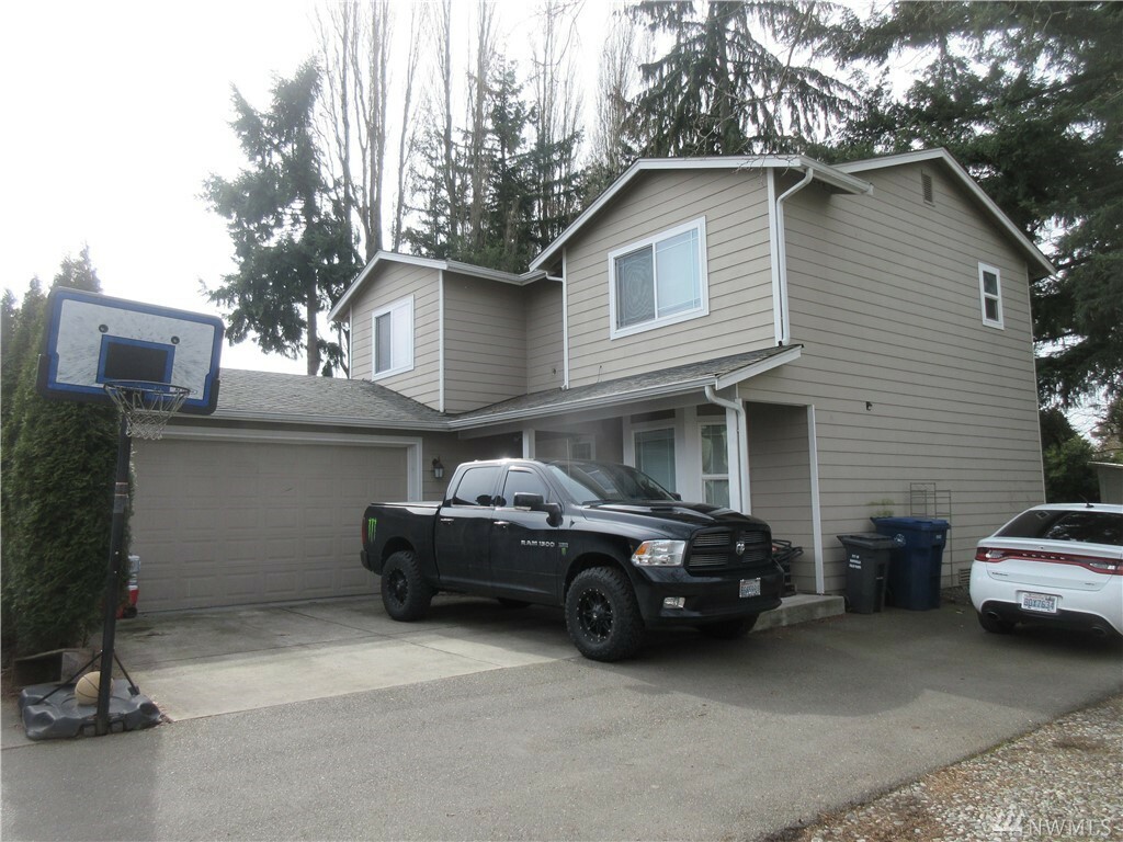 Property Photo:  1047 Alder Ave  WA 98270 