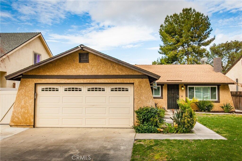 Property Photo: 1549 Robyn Street CA 92374