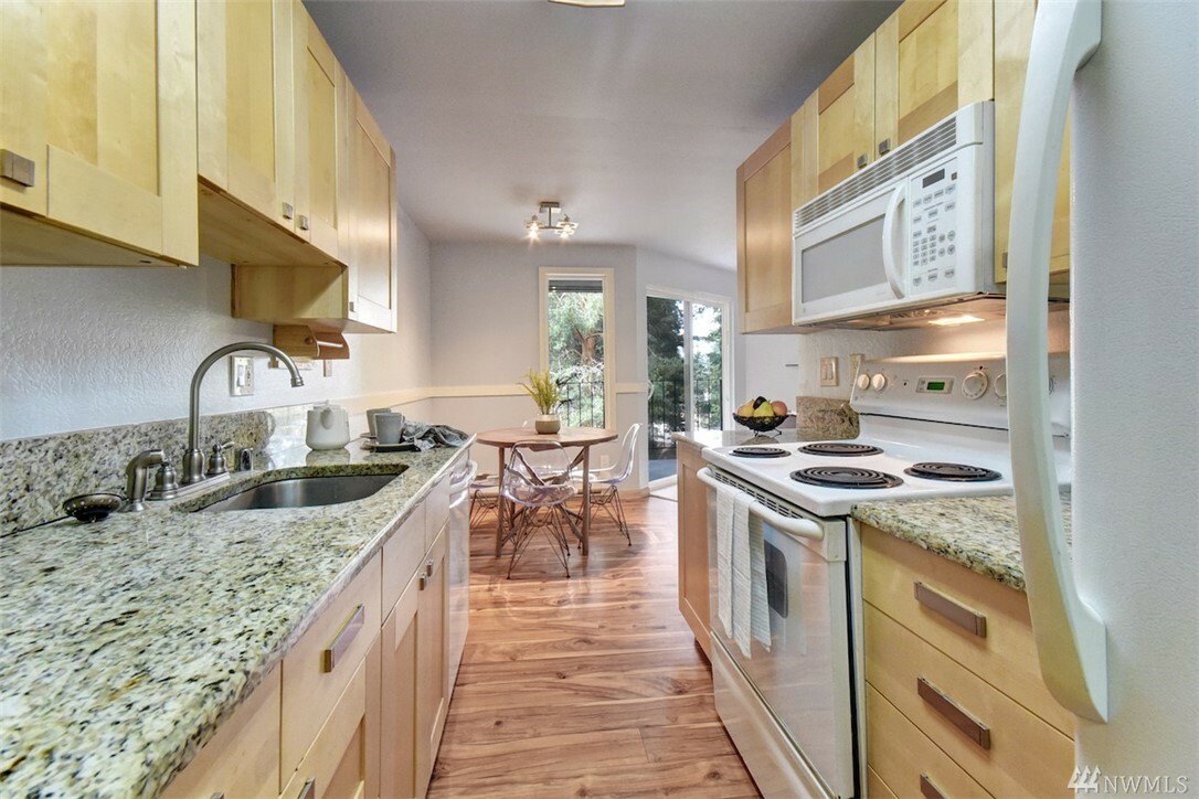 Property Photo:  12742 NE 116th St J-33  WA 98034 