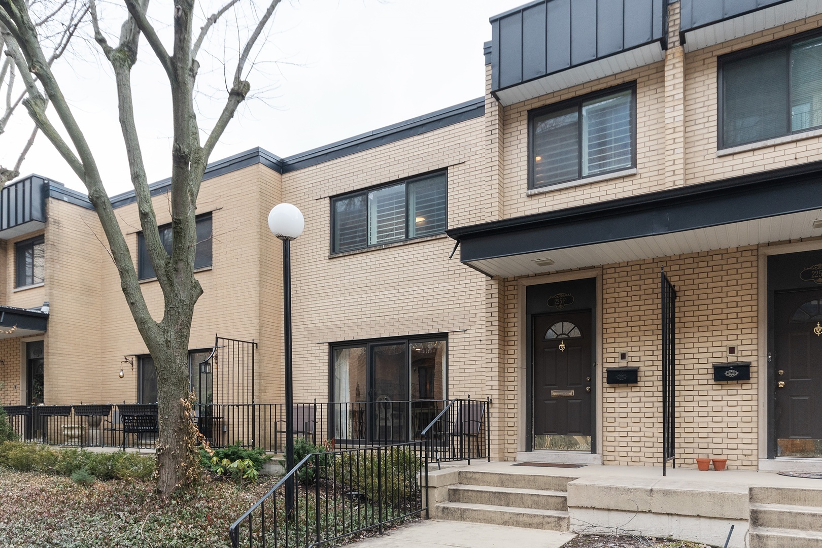 Property Photo: 225 North Kenilworth Avenue F IL 60302