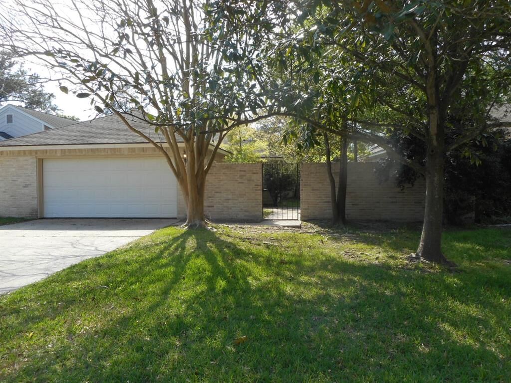 Property Photo: 20111 Sunny Shores Drive TX 77346