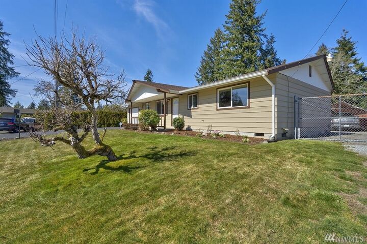 Property Photo: 19413 Twinkle Dr E WA 98387