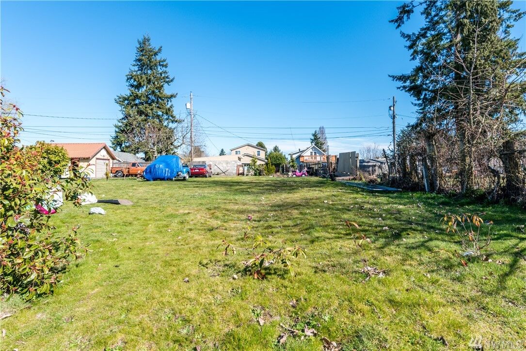 Property Photo:  2537 S Cushman Ave  WA 98405 