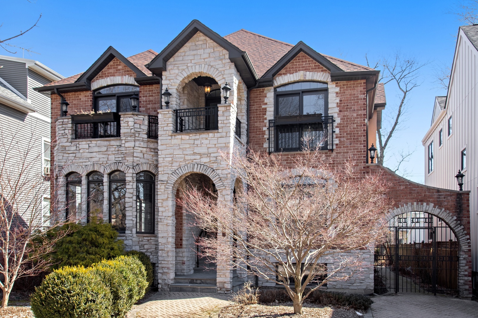 3753 North Tripp Avenue  Chicago IL 60641 photo