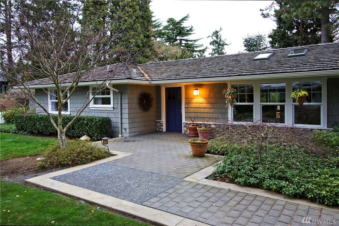 Property Photo: 8322 Hunts Point Place WA 98004