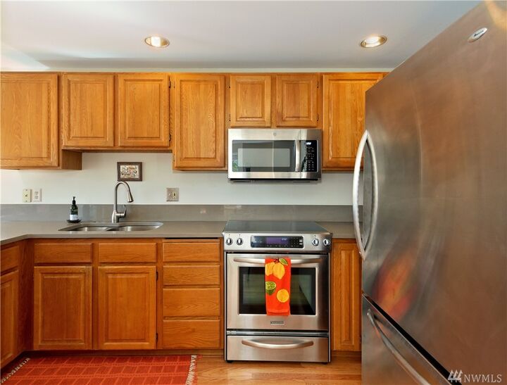 Property Photo: 610 Glen Street 3 WA 98020