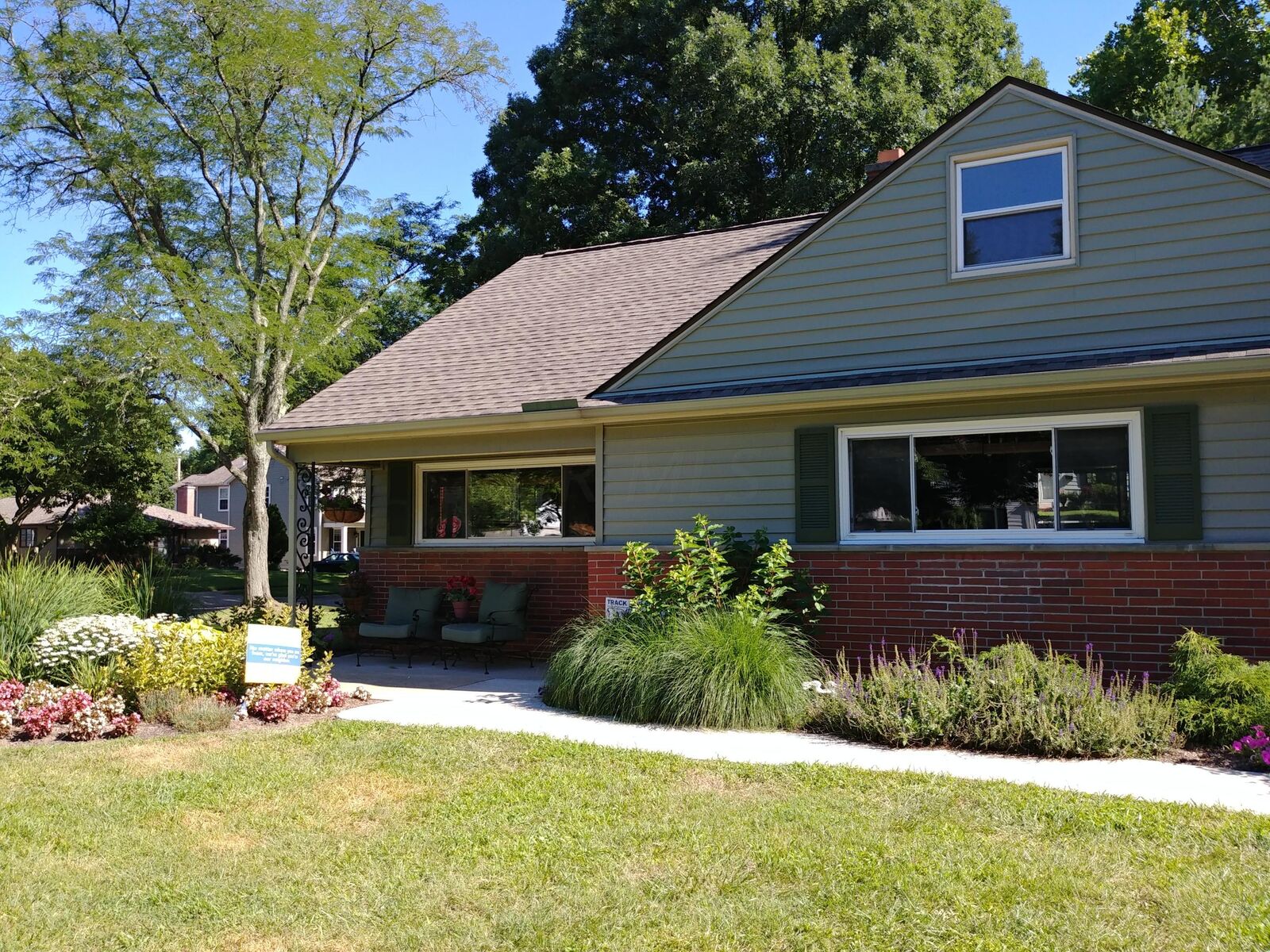 Property Photo: 245 N Roosevelt Avenue OH 43209