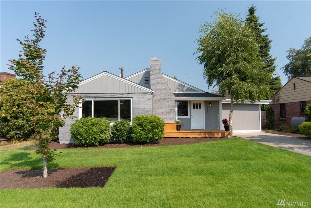 Property Photo: 721 Colby Ave WA 98201