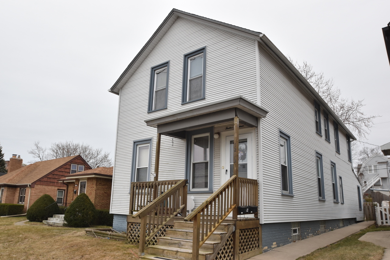 Property Photo: 1213 Minnesota Ave WI 53172