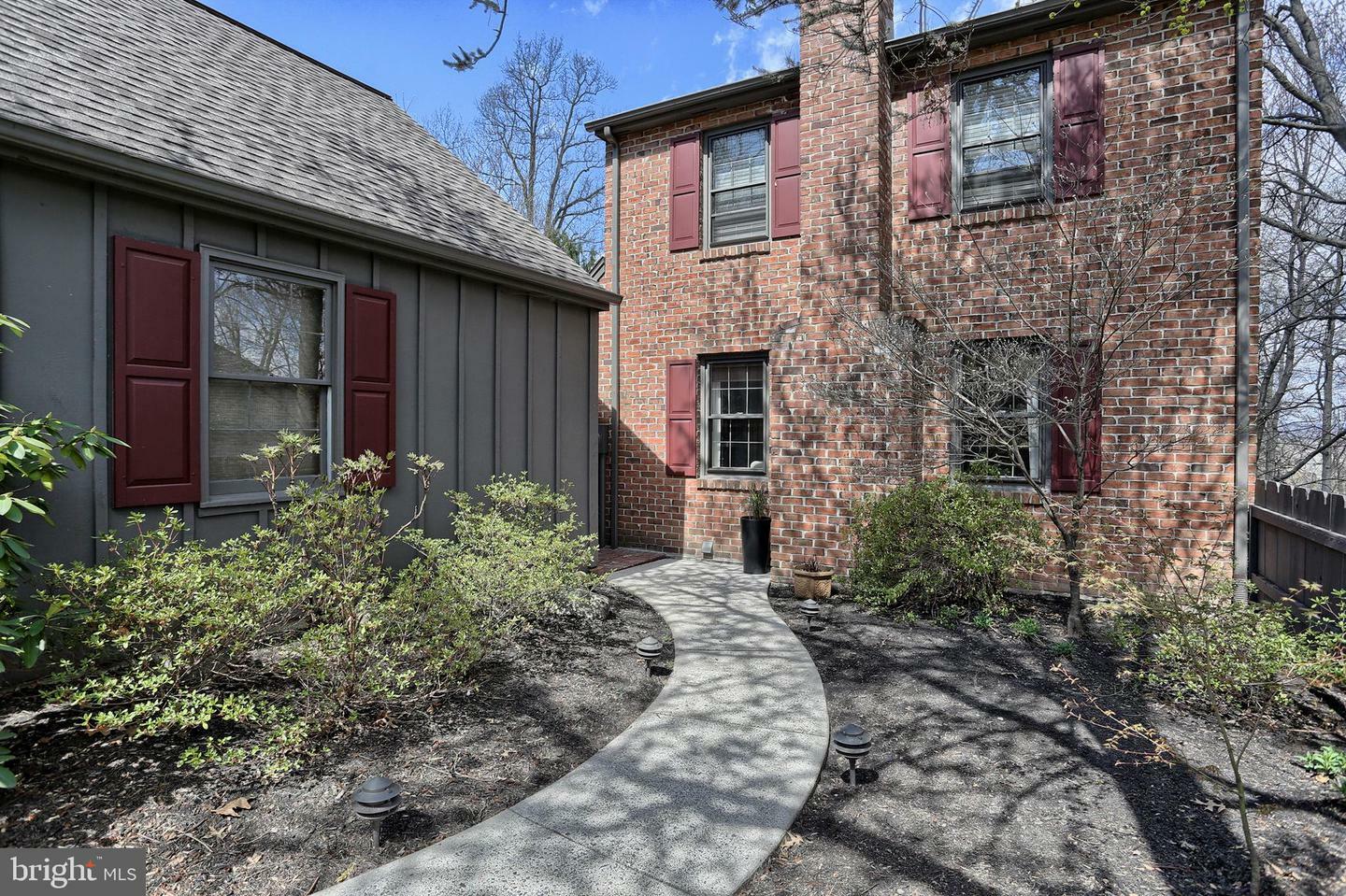 Property Photo:  1152 Draymore Court  PA 17036 