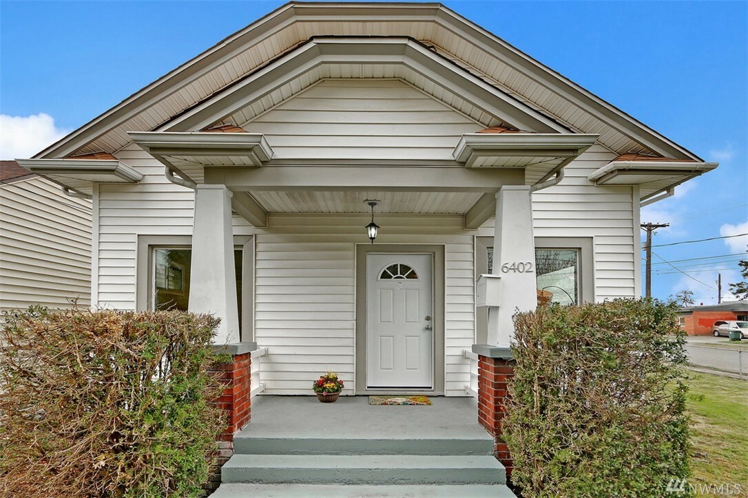 Property Photo:  6402 S Warner St  WA 98409 