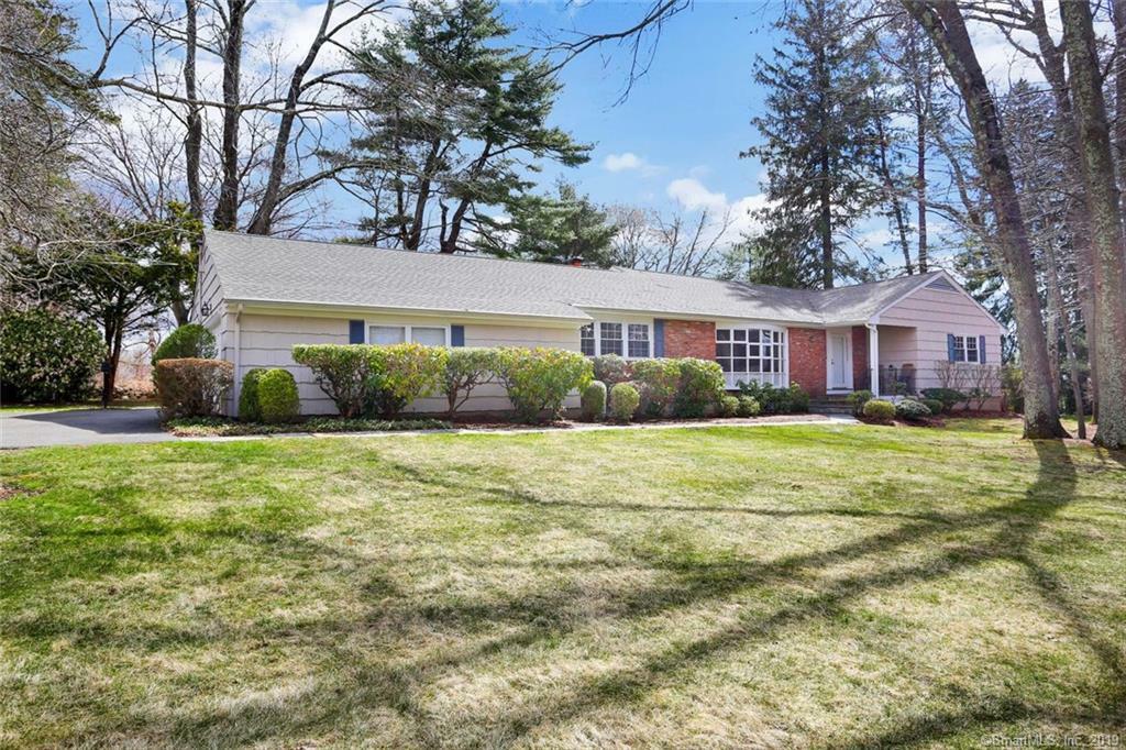 Property Photo:  117 Russet Road  CT 06903 