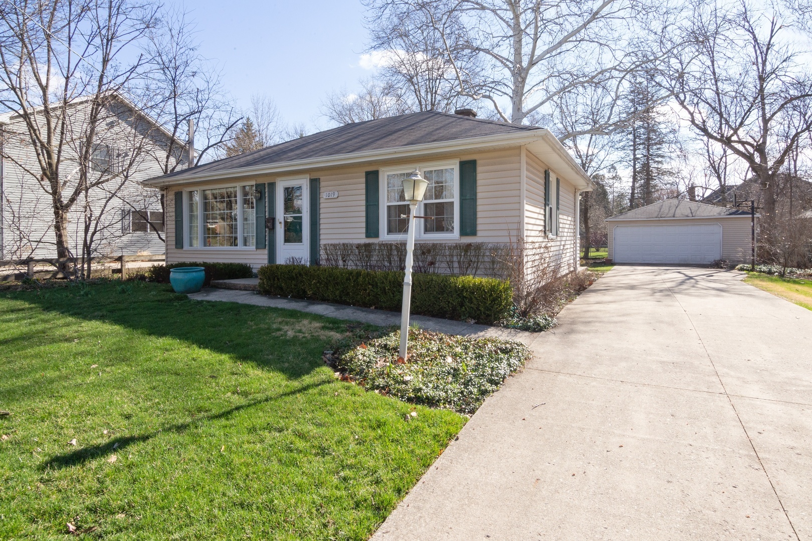 Property Photo:  1019 Broadmoor Place  IL 60015 