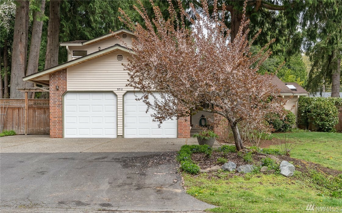 Property Photo:  9710 NE 198th St  WA 98011 