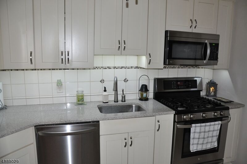 Property Photo: 1123 Valley Rd NJ 07470