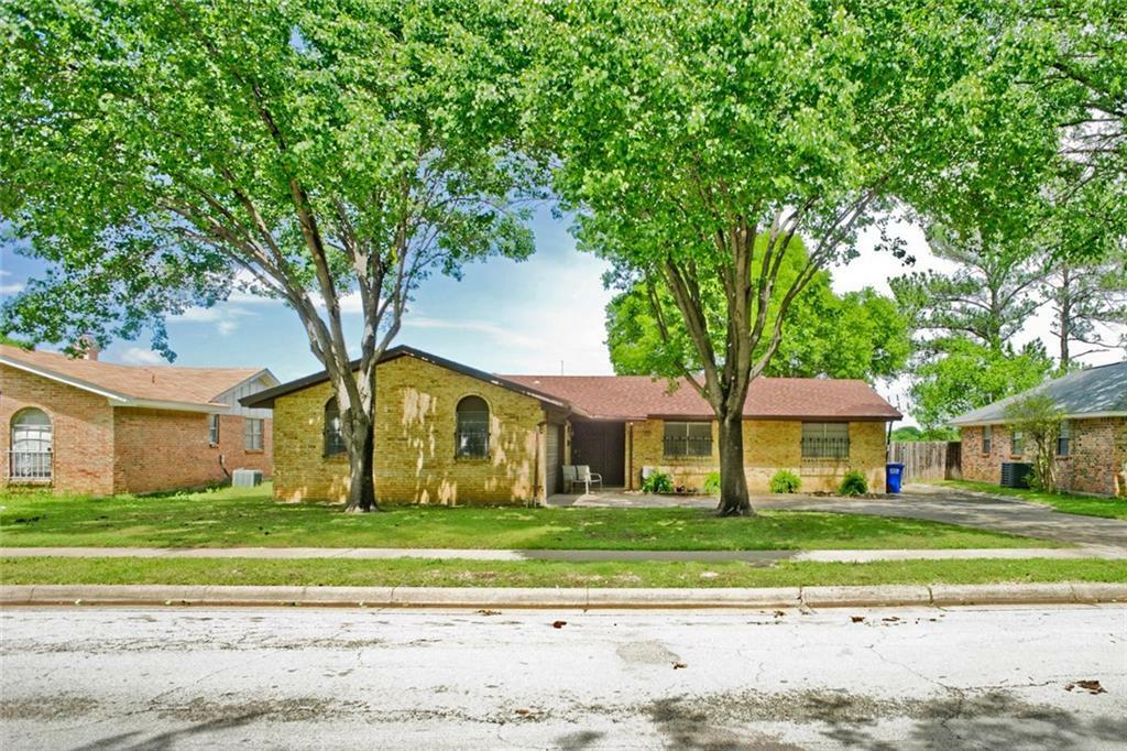 Property Photo: 311 Sixpence Lane TX 76039