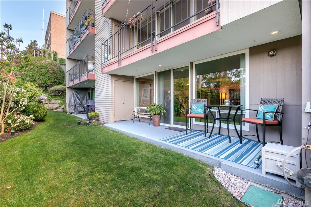 Property Photo:  500 W Olympic Place 105  WA 98119 