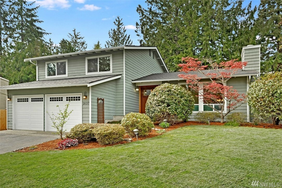 Property Photo:  1637 220th Place NE  WA 98074 