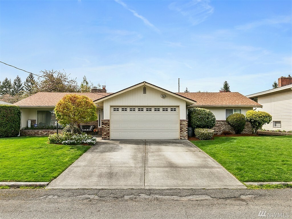 Property Photo: 5419 116th Place SE WA 98006