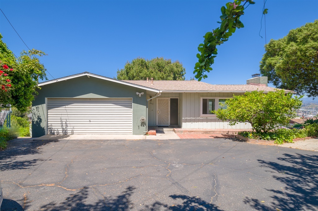 Property Photo:  265 Croydon Ln  CA 92020 