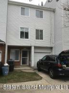 Property Photo:  72 Ilyssa Way  NY 10312 