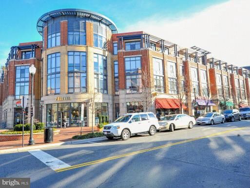 Property Photo:  520 John Carlyle Street 433  VA 22314 