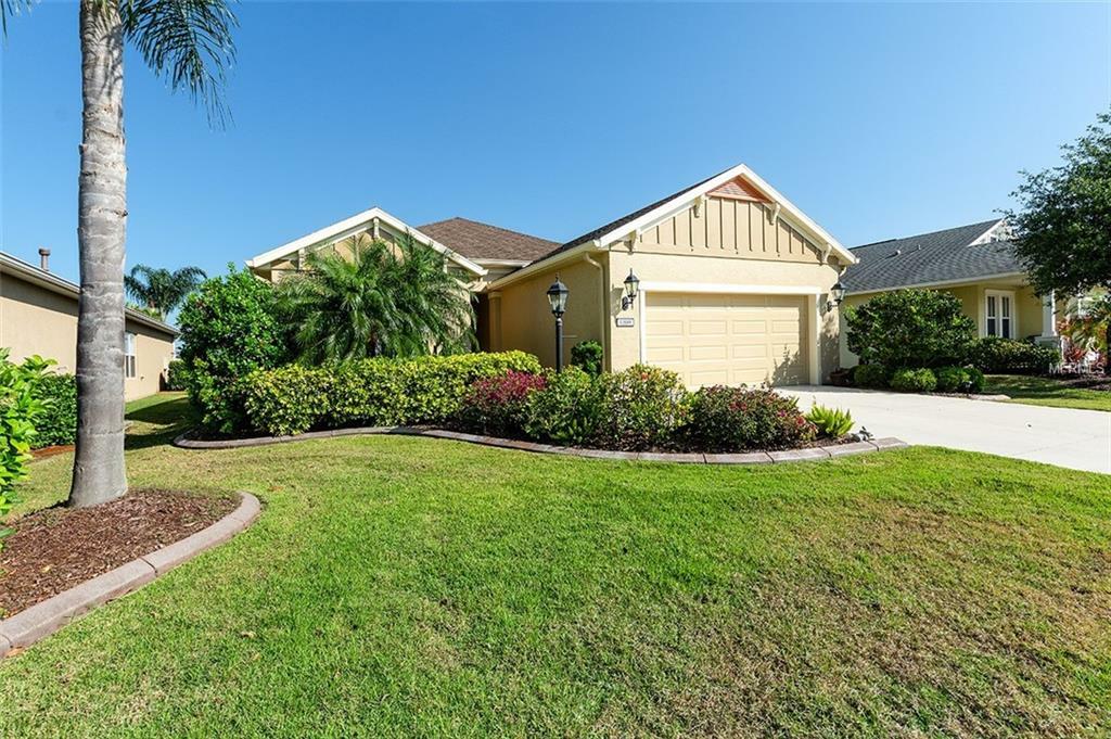 Property Photo: 11889 Forest Park Circle FL 34211