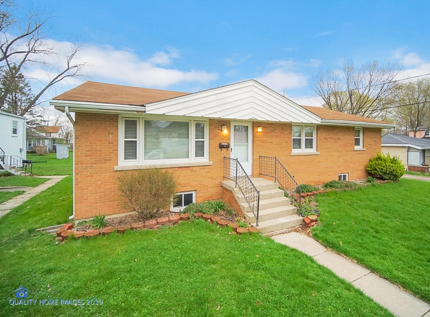 Property Photo:  220 West 5th Street  IL 60954 