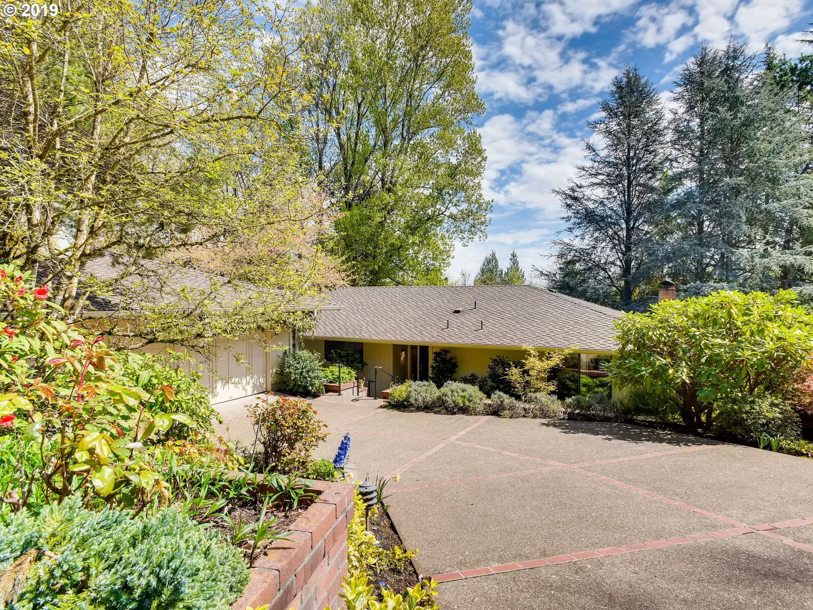 Property Photo:  16 Independence Ave  OR 97035 