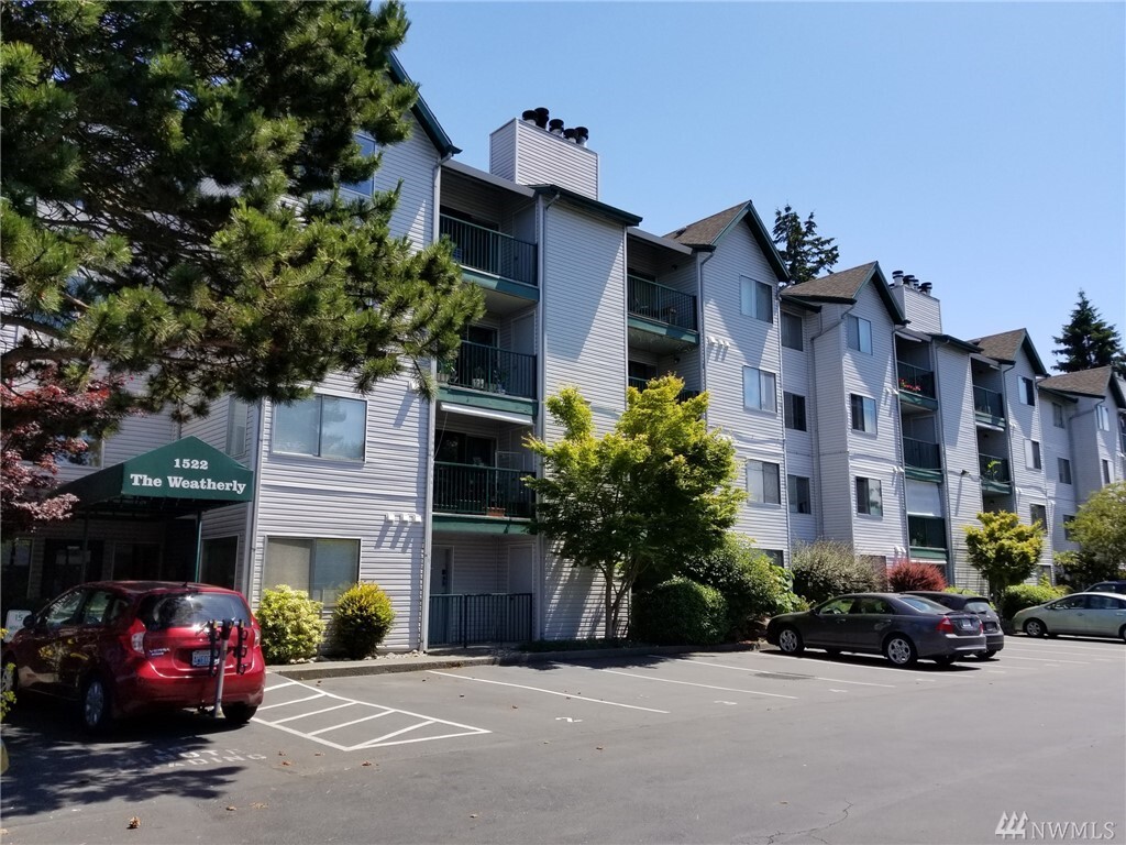 Property Photo:  1522 NE 175th St 106  WA 98155 