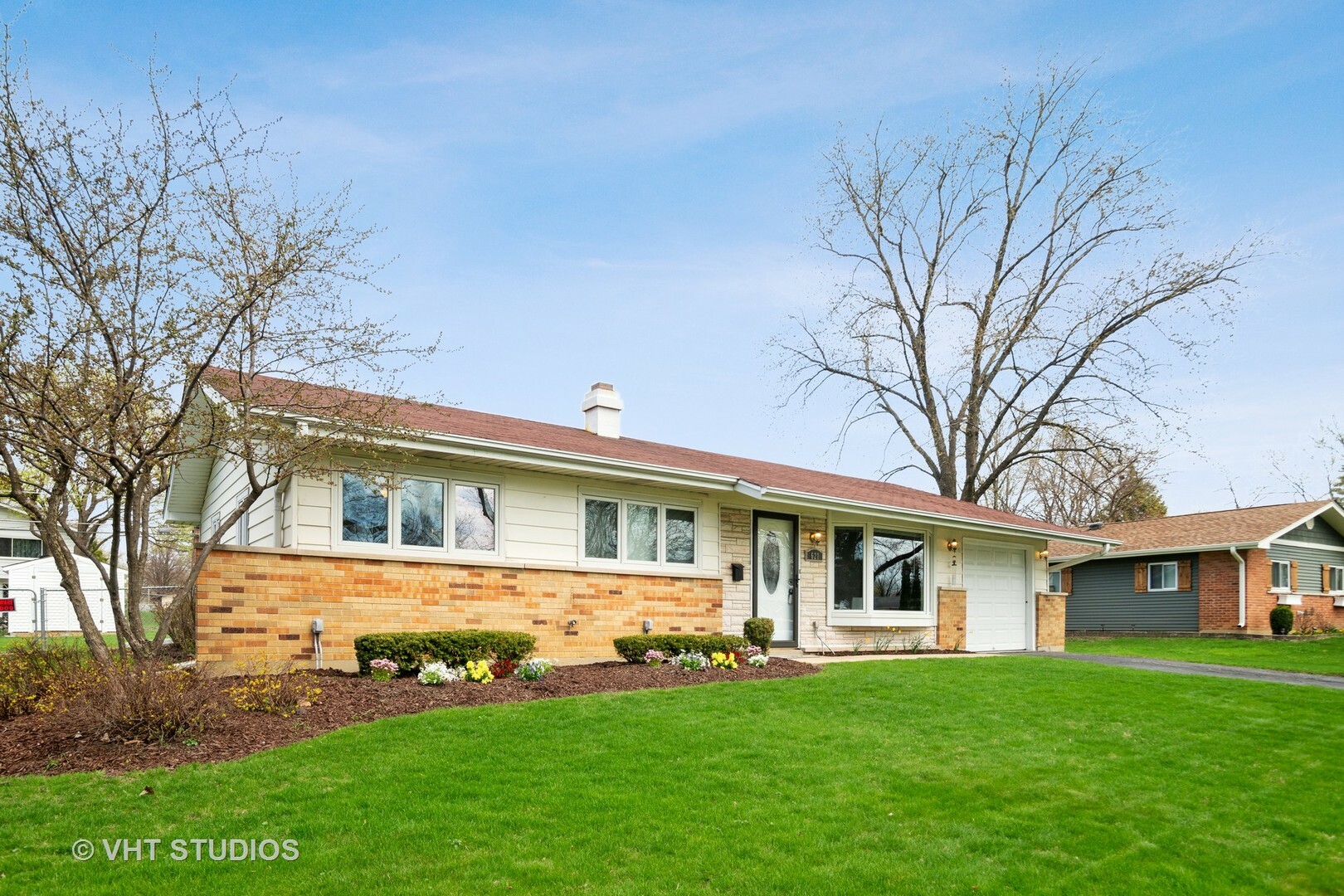 Property Photo:  620 Hillcrest Boulevard  IL 60169 