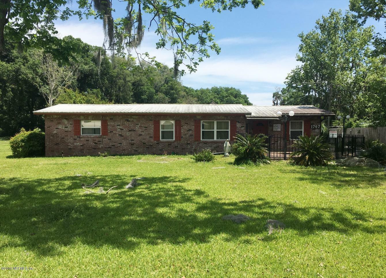 Property Photo:  1707 S Palm Ave  FL 32177 