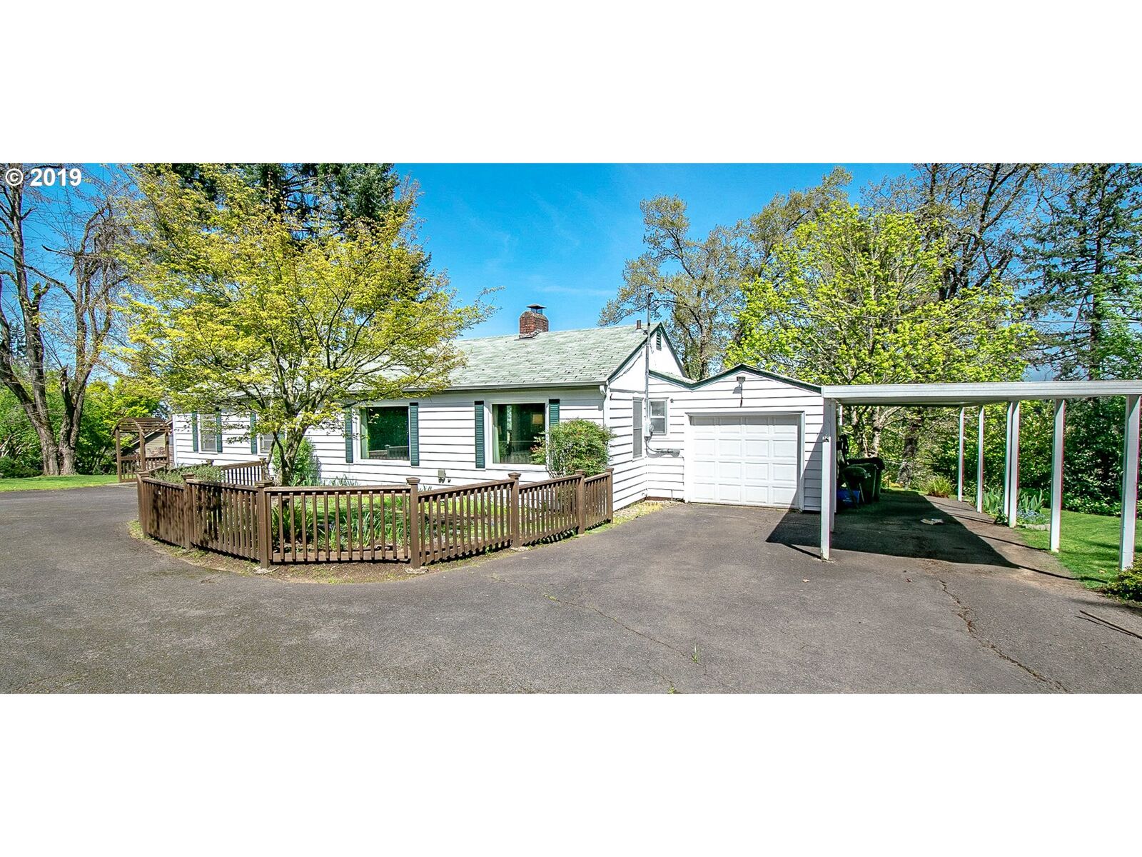 Property Photo:  823 Crest Dr  OR 97405 