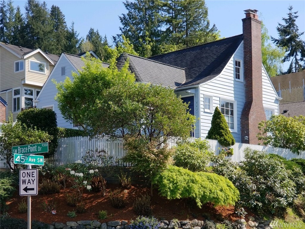 Property Photo:  4427 SW Brace Point Dr  WA 98136 