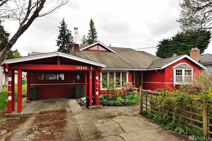 Property Photo: 13548 Corliss Ave N WA 98133
