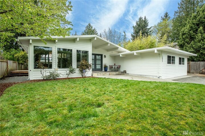 Property Photo: 1031 108th Ave SE WA 98004