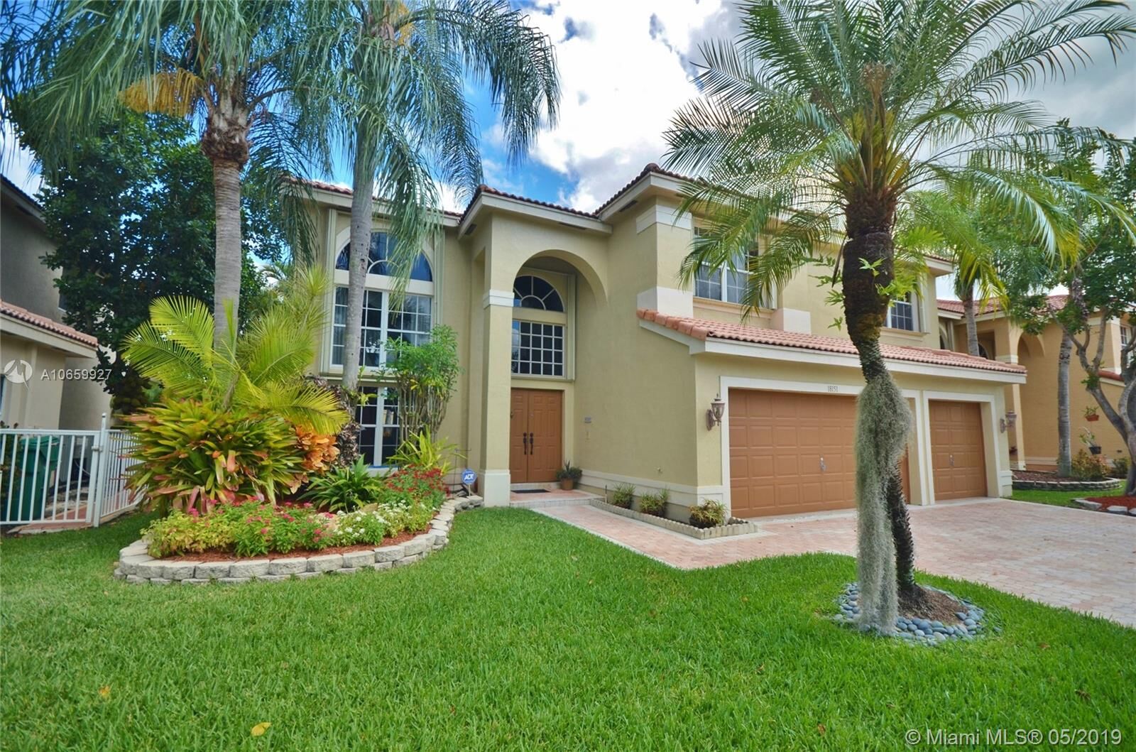 Property Photo: 18151 SW 25th St FL 33029
