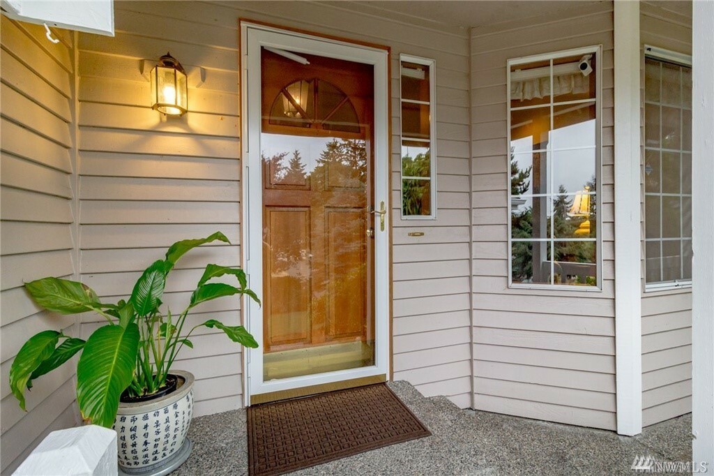 Property Photo:  2471 NE 183rd Ct  WA 98155 