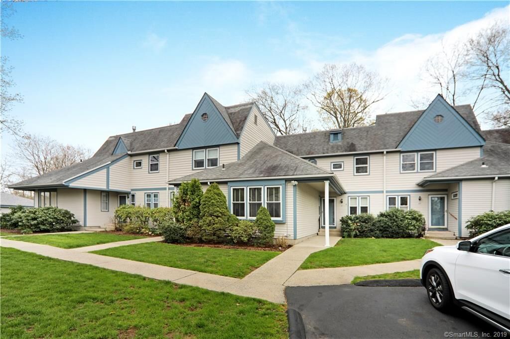 Property Photo: 124 South Montowese Street 21 CT 06405