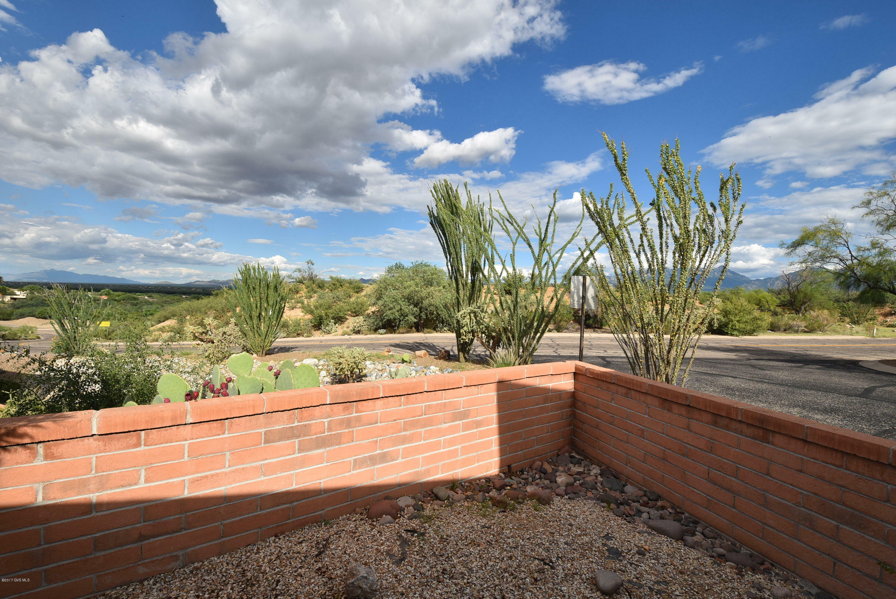 Property Photo:  977 W Va Del Pardillo  AZ 85622 