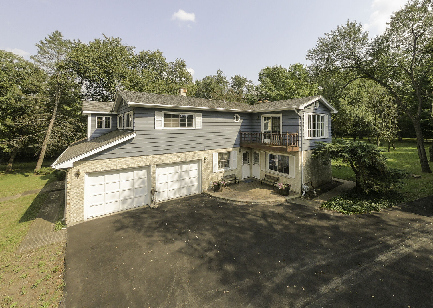 Property Photo: 49 Braeburn Lane IL 60010