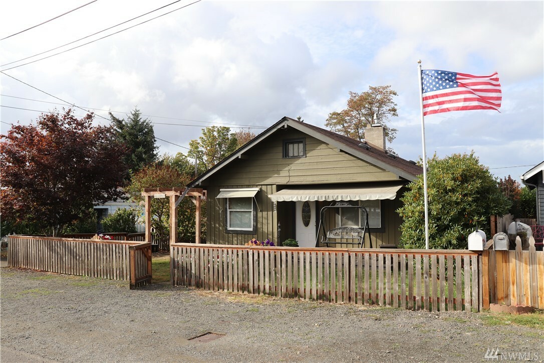 Property Photo: 522 Dearborn Ave WA 98584