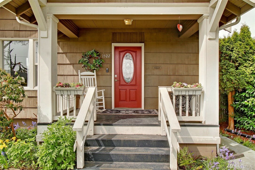 Property Photo:  1522 Colby Ave  WA 98201 